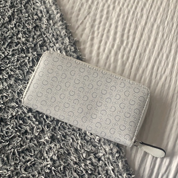 Guess wallet - Picture 3 of 4